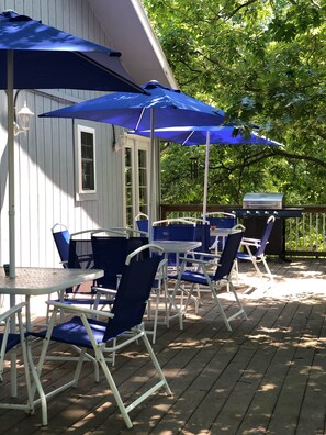 Outdoor dining - Large lake home 1/2 mile from boat ramp and courtesy dock on Stockton Lake (Stockton)