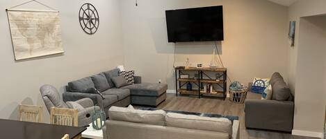 TV connectée, lecteur de DVD, baby-foot