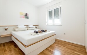 4 bedrooms, free WiFi, bed sheets