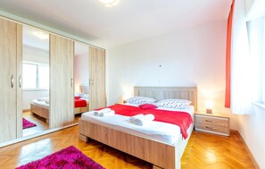 1 bedroom, free WiFi, bed sheets