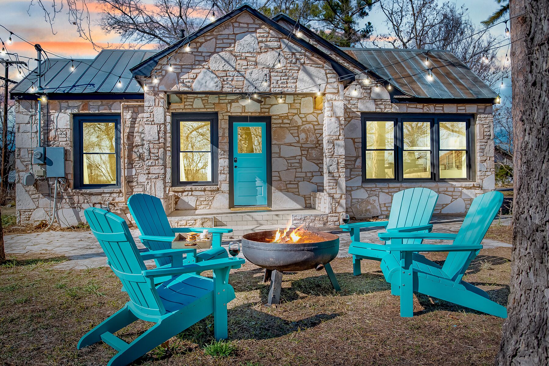 Fulton House | King Beds | In Town | Outdoor Fire pit
