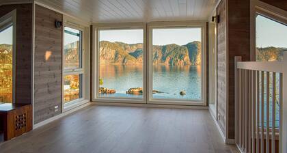 Lovely home in Moi with house sea view