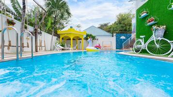 Kolam renang terbuka