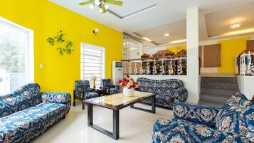 Premium Villa | Ruang tamu | TV skrin rata