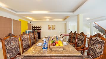 Premium Villa | Dining room