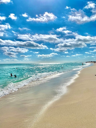 Beach Lux • Heated Pool w/ Infinity Spa, Cabana, BBQ, Golden Tee • Walk to Beach