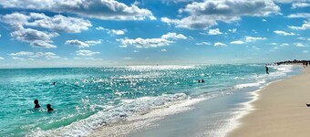 Beach Lux • Heated Pool w/ Infinity Spa, Cabana, BBQ, Golden Tee • Walk to Beach