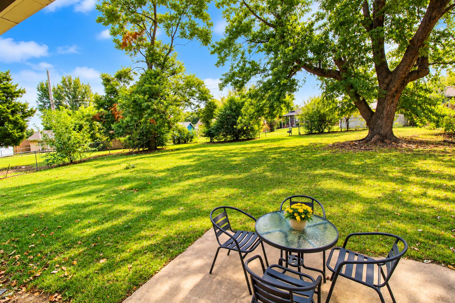 Outdoor dining