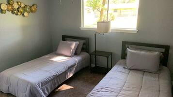 3 bedrooms, iron/ironing board, WiFi (free), bed sheets