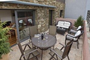 Outdoor dining - APARTMENT TOWER 2 (Port de la Selva)