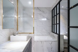 Premium Twin Room (2 Super Single Beds) | Bathroom - Knox Hotel (Cheonan)