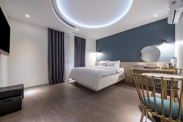 Deluxe Double Room | Premium bedding, down comforters, Tempur-Pedic beds, laptop workspace