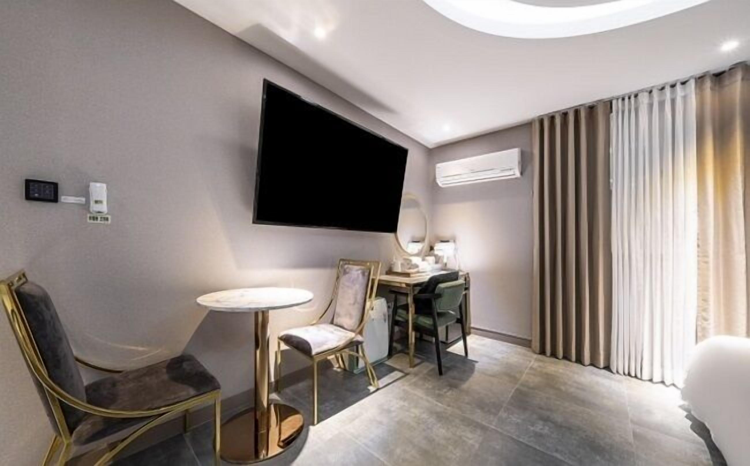 superior twin room | 1 bedroom, premium bedding, down duvets, tempur-pedic beds