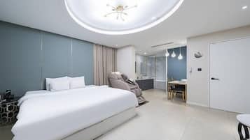 Premium Double Room | Premium bedding, down comforters, Tempur-Pedic beds, laptop workspace