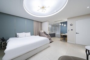Quarto casal premium | Roupas de cama premium, edredons de pluma, camas Tempur-Pedic