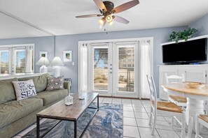 TV - Summerspell 110  Ground Floor Poolside Condo (Destin)