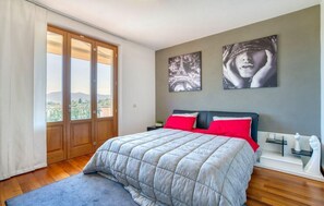 3 chambres, fer et planche à repasser, Wi-Fi, literie fournie