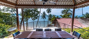 PRIVATE HILL SIDE BANGALOW STYLE HOME STAY WITH SERENE BEACH SIDE