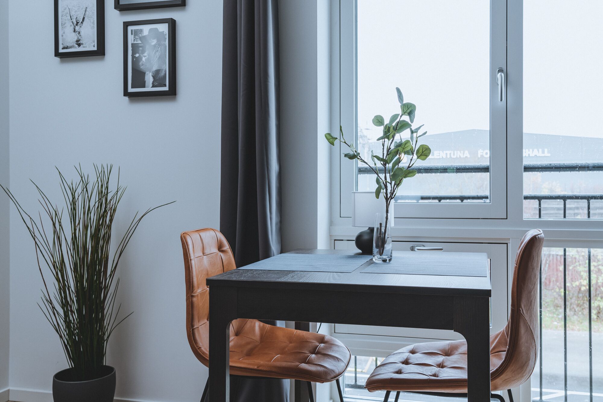 Business Studio | Laptop workspace, soundproofing, iron/ironing board, free WiFi