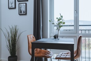 Laptop workspace, soundproofing, iron/ironing board, free WiFi - Magnolia House Norrviken (Sollentuna)