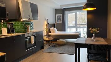 Superior Single Room | Laptop workspace, soundproofing, iron/ironing board, free WiFi