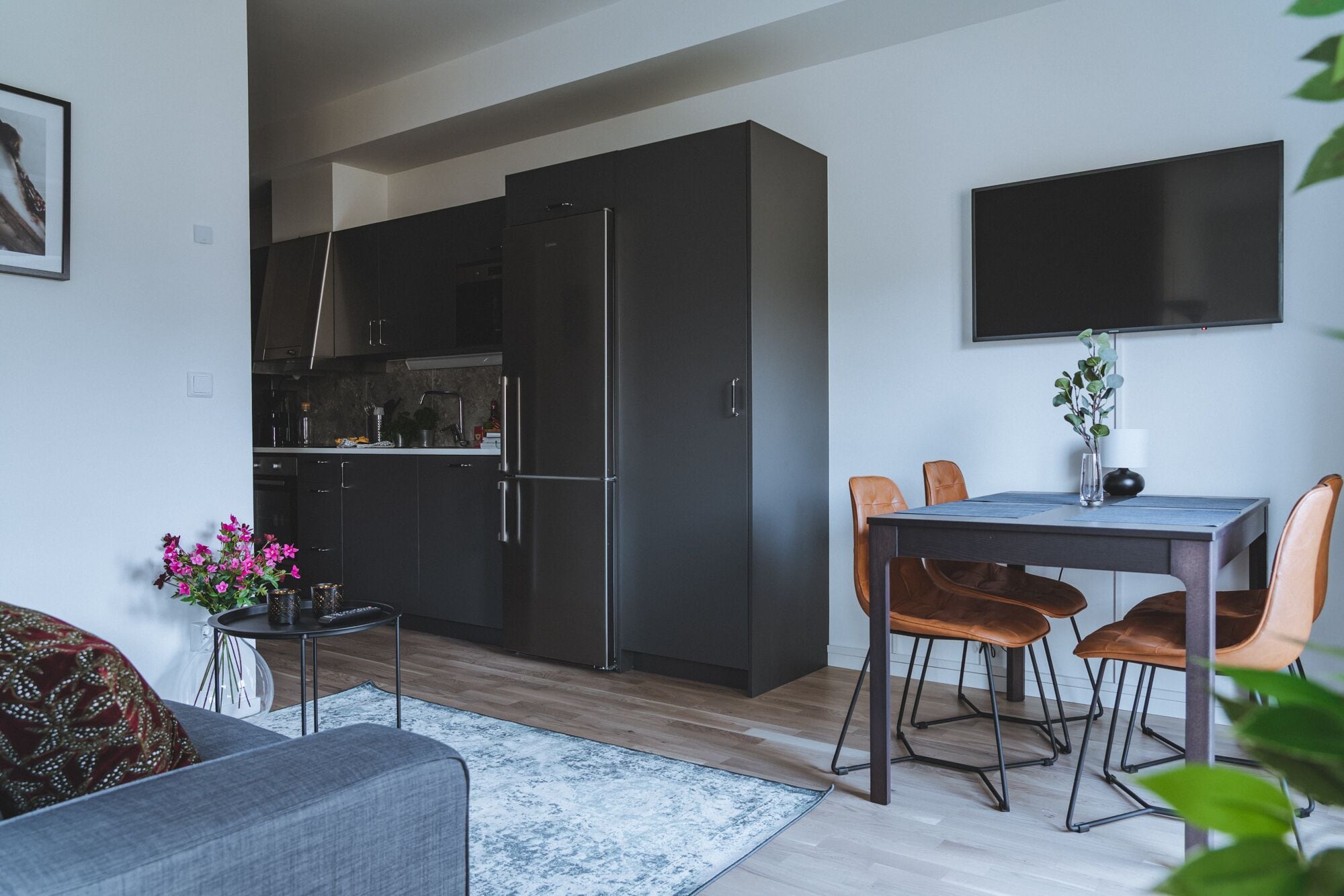 Frigorifero con congelatore, microonde, forno, piano cottura