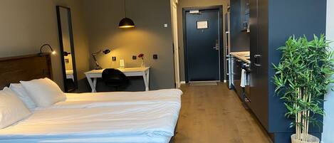 Club-Doppelzimmer (Semi Basement) | 1 Schlafzimmer, laptopgeeigneter Arbeitsplatz, schallisolierte Zimmer