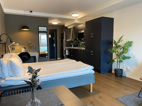 Chambre Double Supérieure | Espace de travail pour ordinateur portable, chambres insonorisées. Magnolia House Norrviken
