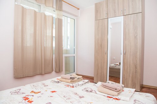 Top center nearby to the sea garden and beaches with parking free 