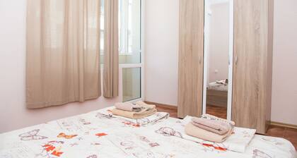 Top center nearby to the sea garden and beaches with parking free