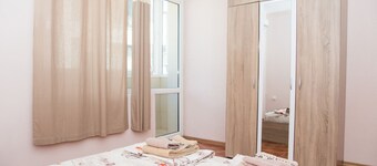 Top center nearby to the sea garden and beaches with parking free