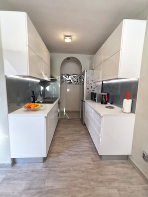 公寓 (Two Bedroom Apartment with Balcony) | 私人厨房 | 冰箱