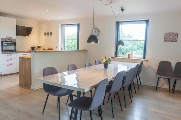 Espacio para trabajar con laptop y wifi gratis