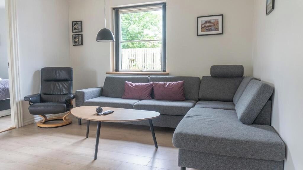 Søglimt | Living area | 38-inch flat-screen TV with digital channels, TV, heated floors