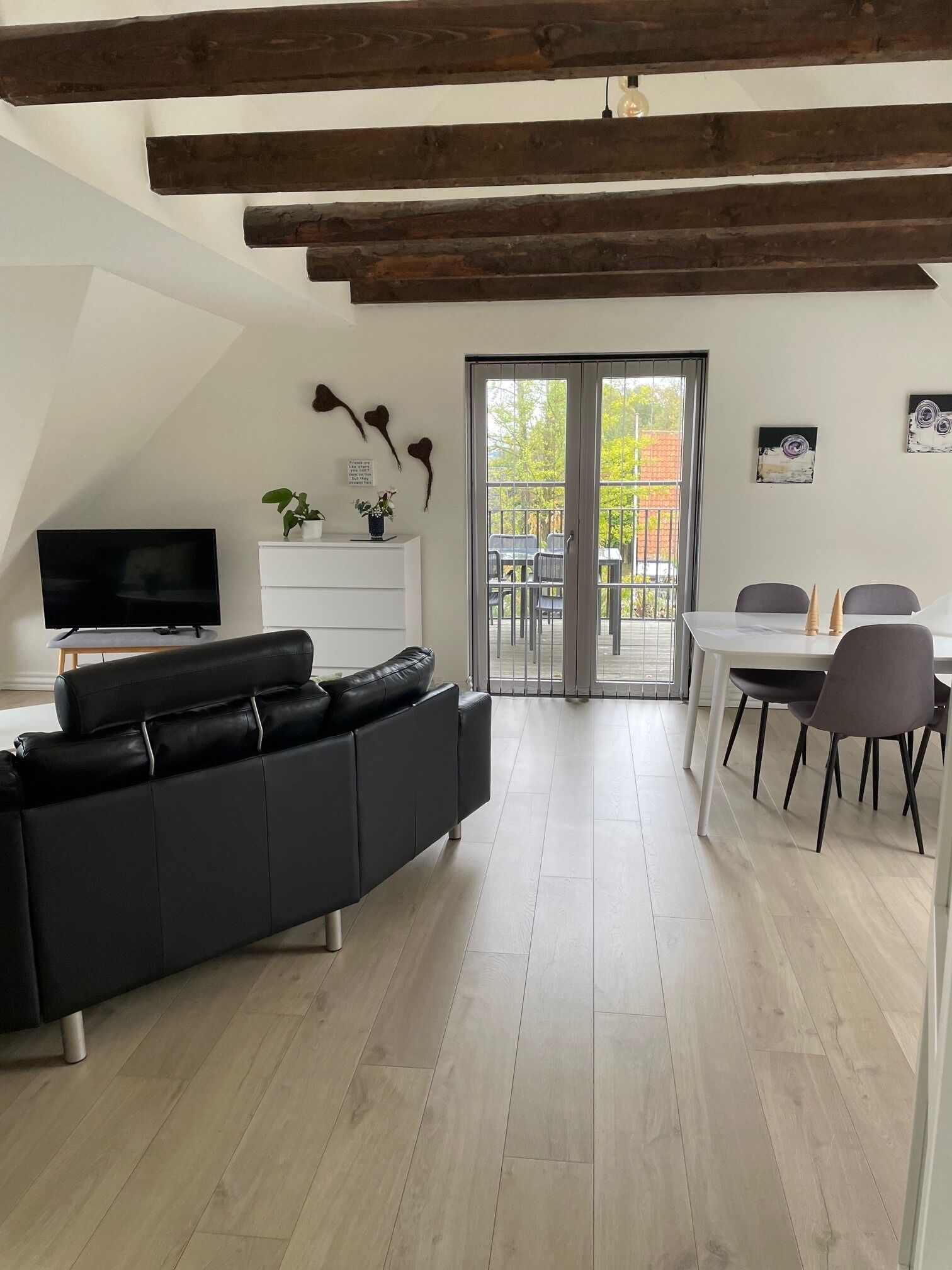 Søkig | Living area | 38-inch flat-screen TV with digital channels, TV, heated floors