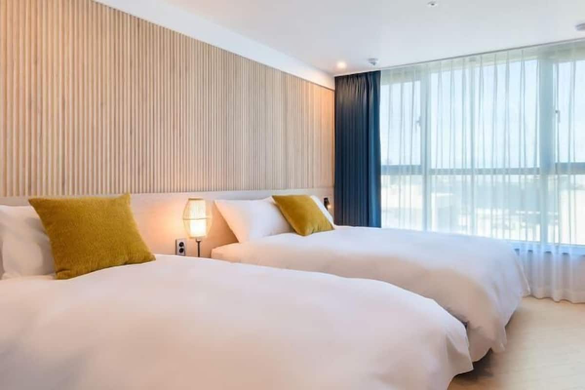 1 bedroom, down comforters, minibar, in-room safe