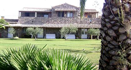 Domusantiga Apartments 2 DOUBLE BEDROOMS, GREEN MEADOW, by the sea