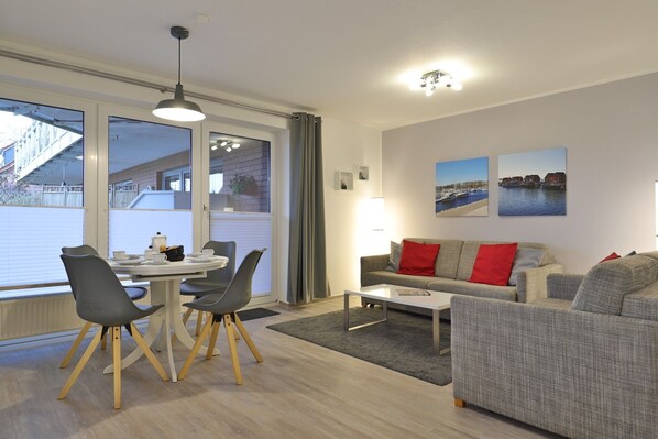 Unclassified image, 1 of 6, button