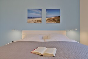 1 bedroom, iron/ironing board, travel cot, WiFi