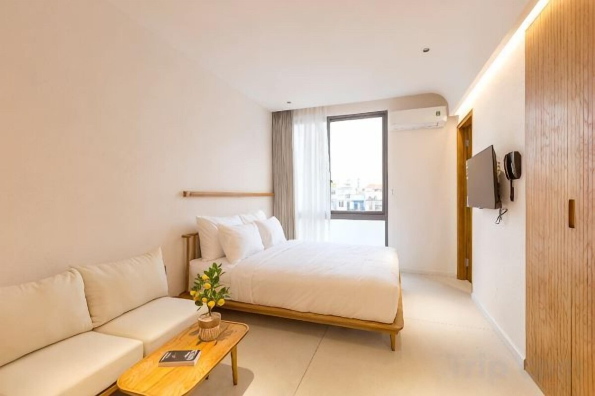 Premium bedding, down duvets, pillow-top beds, minibar