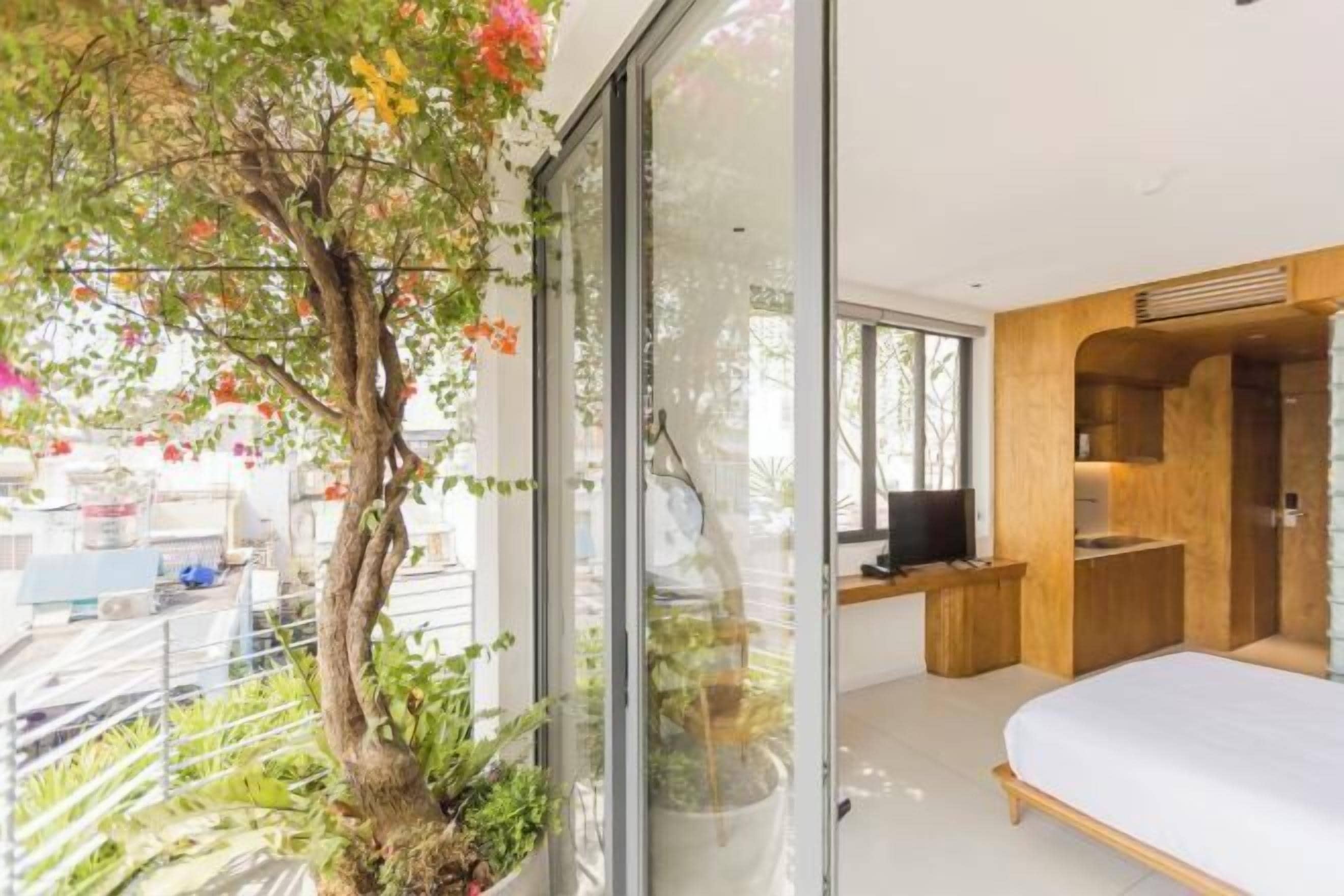 Premium bedding, down comforters, pillowtop beds, minibar