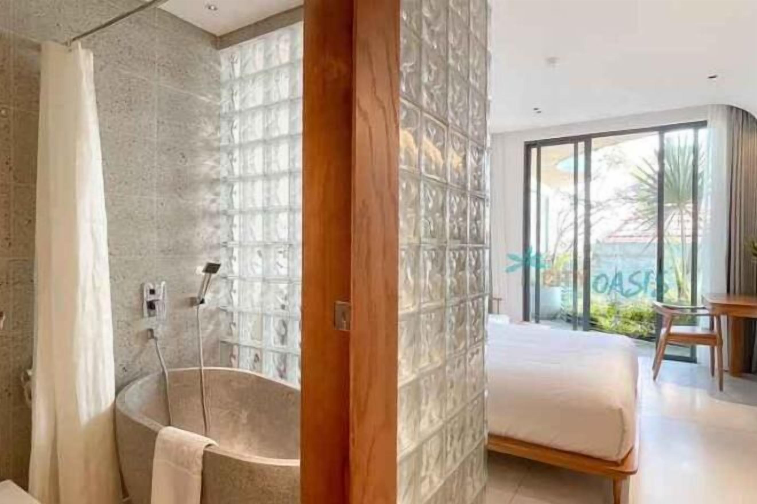 Sengetøy av topp kvalitet, dundyner, senger med overmadrass og minibar