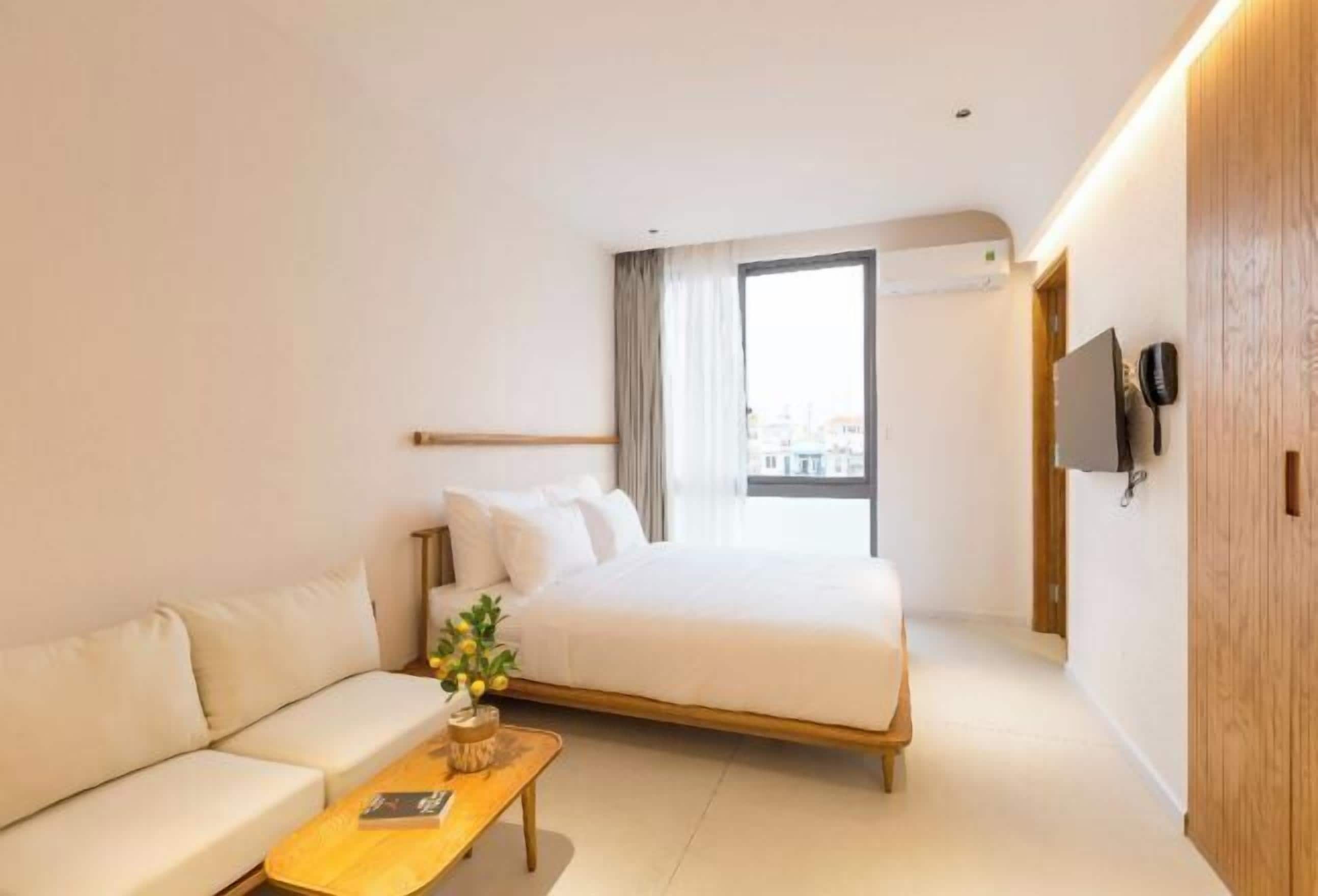 Premium bedding, down comforters, pillowtop beds, minibar