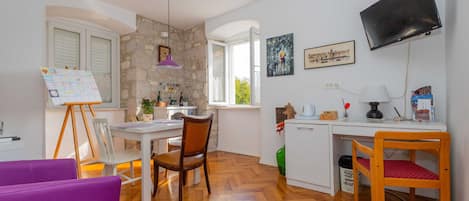Leilighet (One Bedroom Suite) | Spisestue