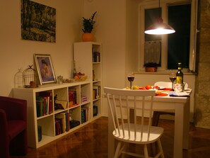 Apartment (One Bedroom Suite) | Esszimmer