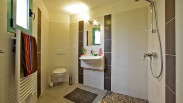 Bathtub, hair dryer, towels