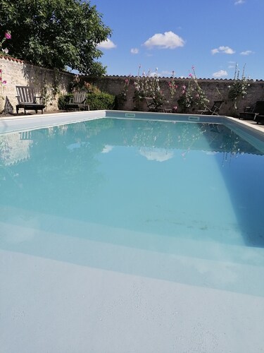 Le Pressoir  - Traditional Farmhouse nr La Rochelle. beaches 20 mins and a pool.
