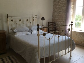 2 dormitorios, tabla de planchar con plancha, wifi gratis y ropa de cama