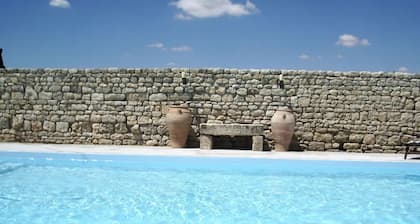 Pigeonnier - Traditional Farmhouse near La Rochelle. beaches 20 mins and a pool.