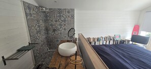 4 bedrooms, free WiFi, bed sheets